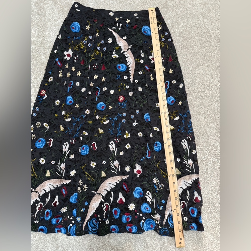Alice and Olivia Keira Midi Skirt with Embroidery size 10 Beautiful Condition - Picture 7 of 12
